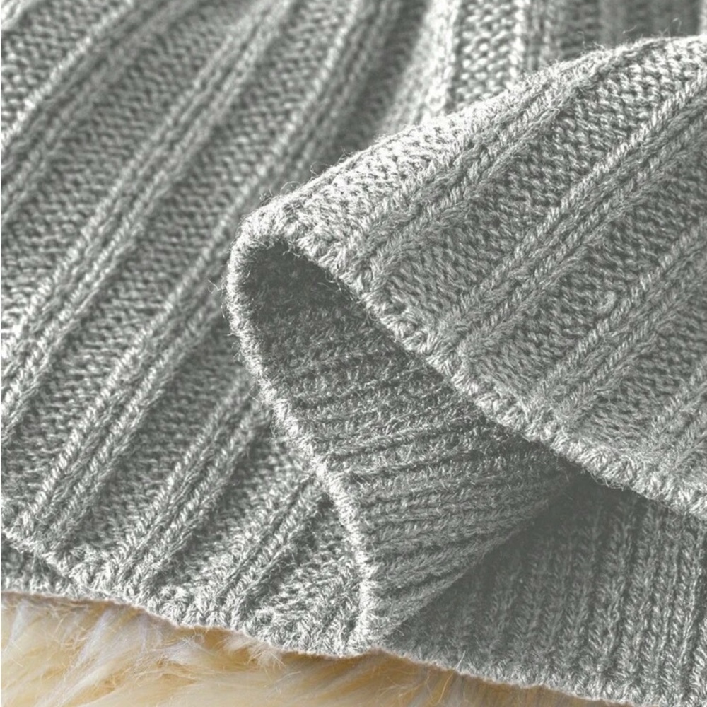 Elegant Gray Ribbed Dress with Belt - Picture 3 of 3